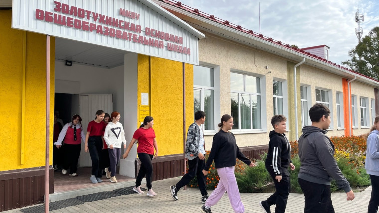 Учебная тренировка по эвакуации людей из здания..